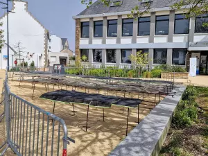 Poches devant la Mairie
