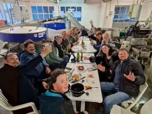 Dégustation et soirée festive dans un chantier ostréicole